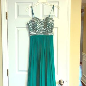 Gorgeous sparkly prom formal dress
